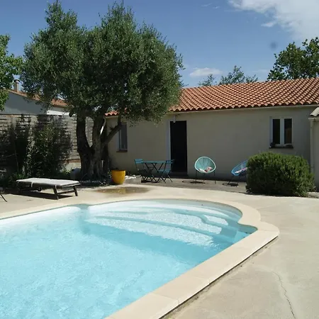 Avec Piscine Apartment